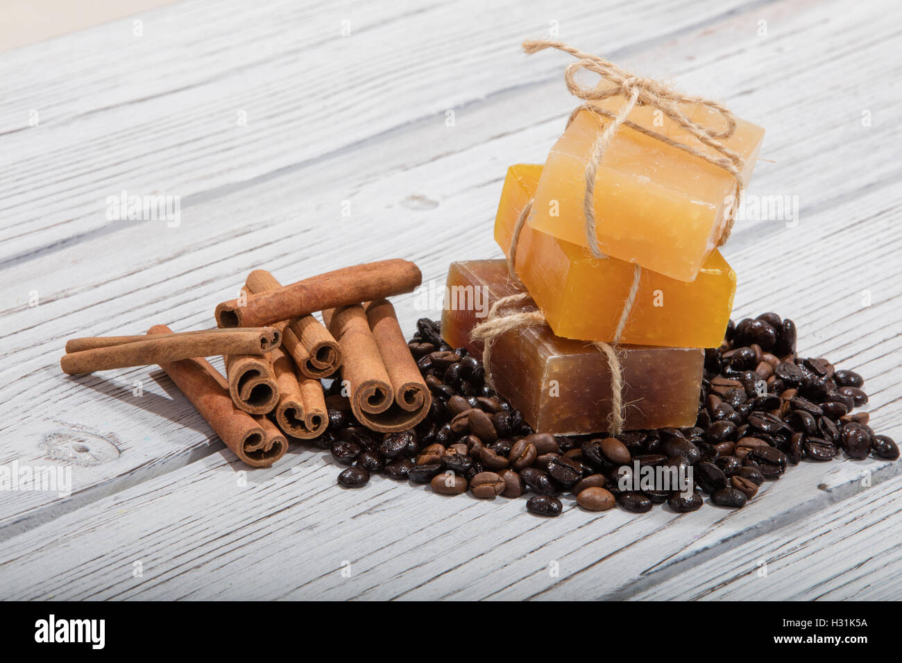Colorati a base di erbe naturali saponi Foto Stock