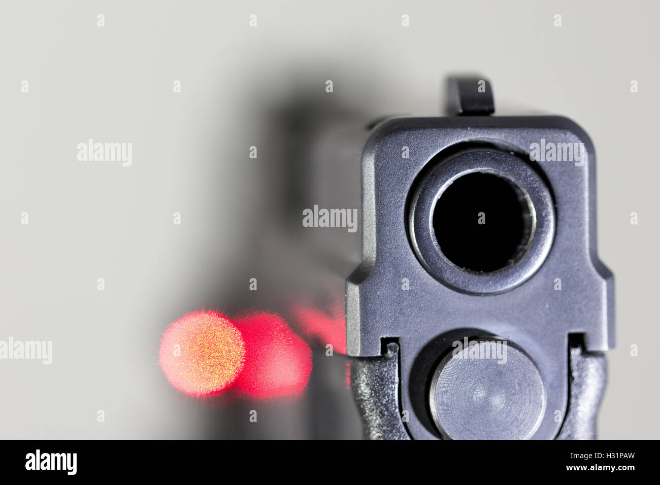 Primo piano della fine della canna della pistola Foto Stock