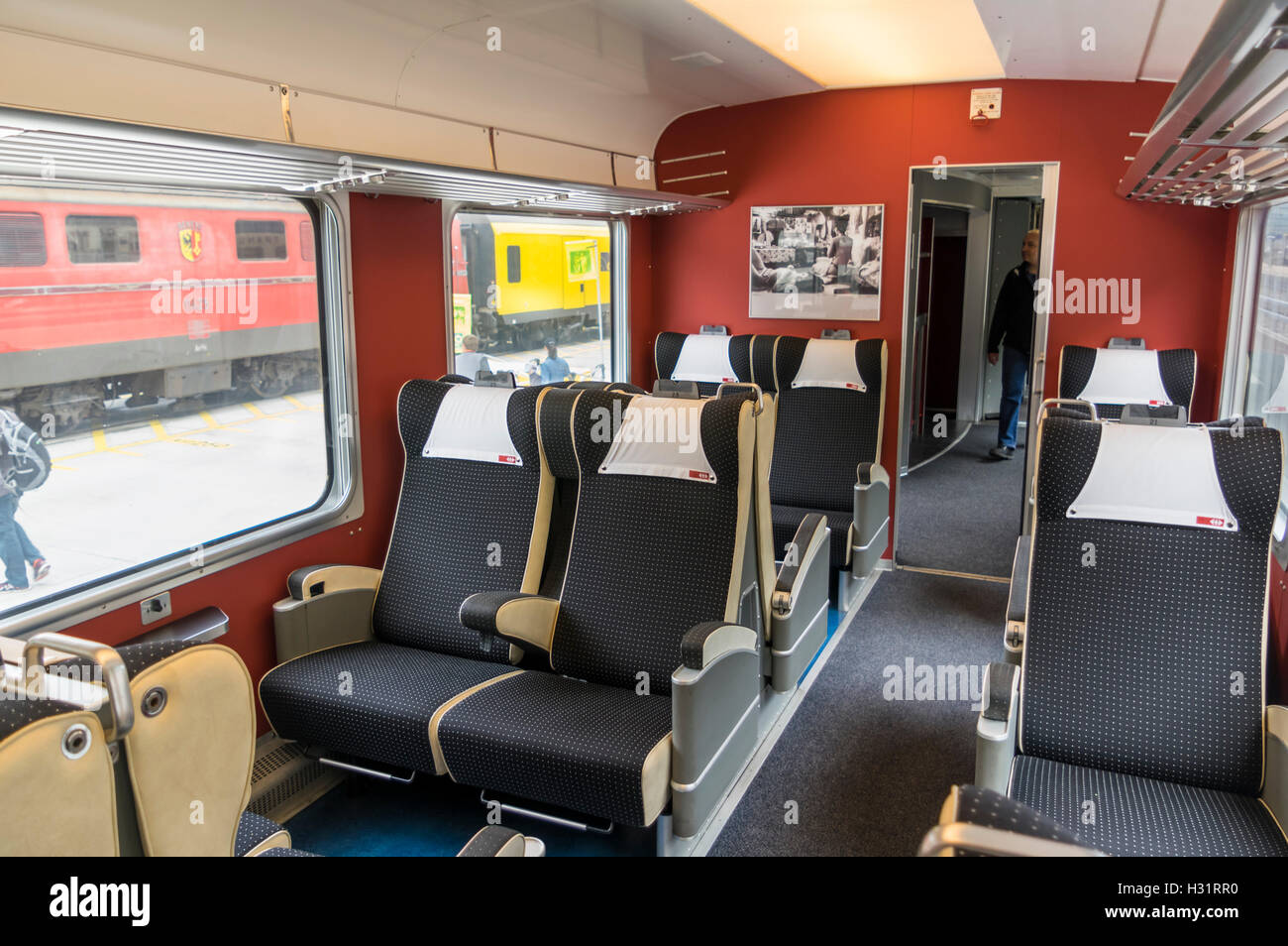 Passeggero di prima classe di alloggio di Trans Europ Express FFS RAe TEE II, un treno gestito dalle Ferrovie Federali Svizzere. Foto Stock