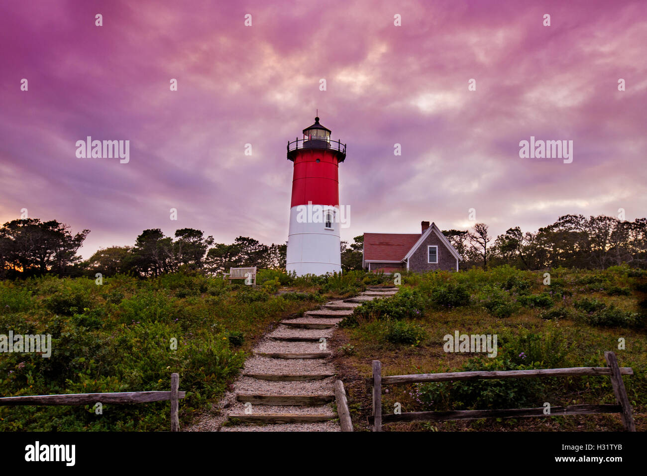 Faro Nauset purpureo tramonto a Cape Cod-Massachusetts Foto Stock