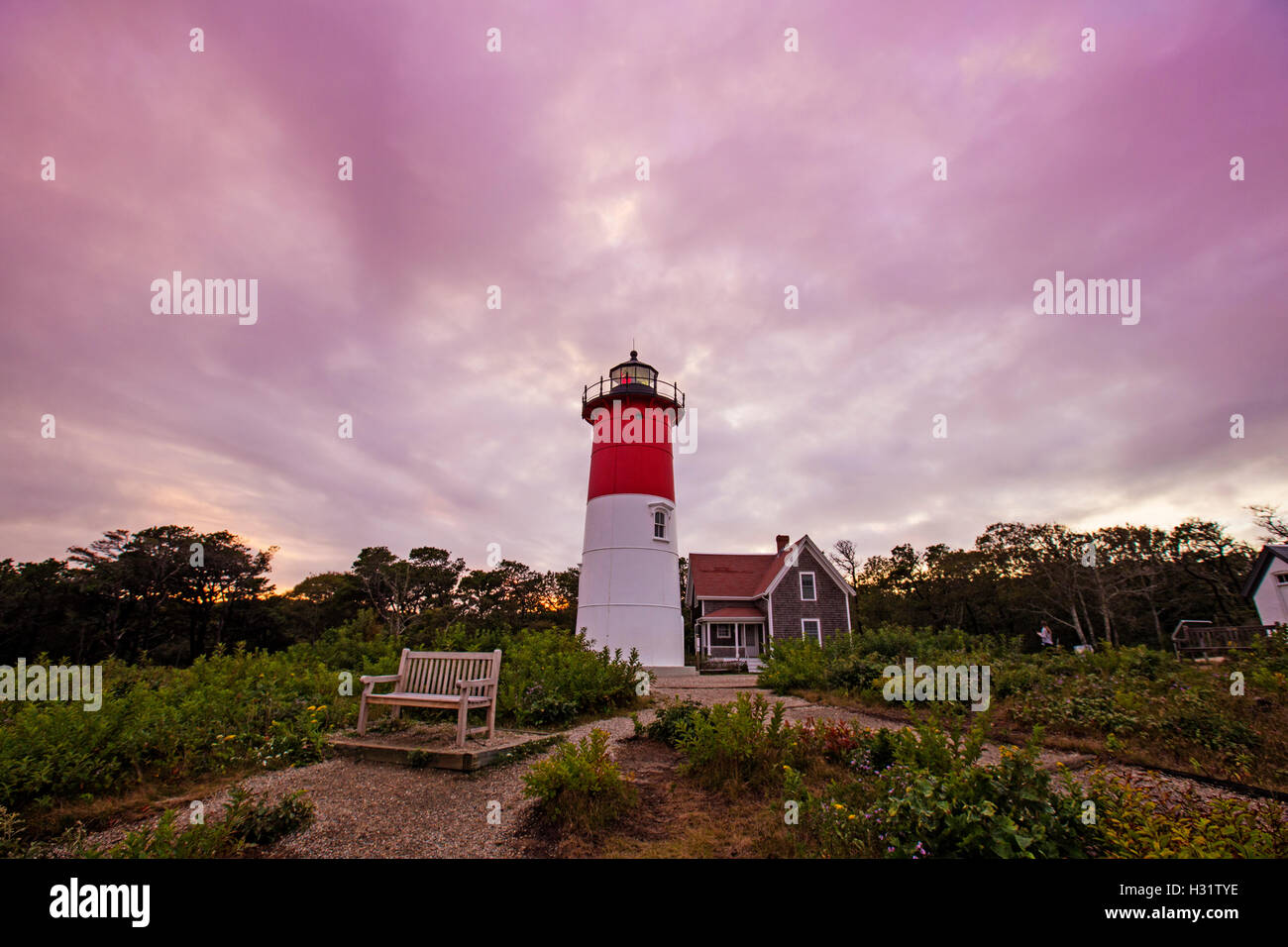 Faro Nauset purpureo tramonto a Cape Cod-Massachusetts Foto Stock