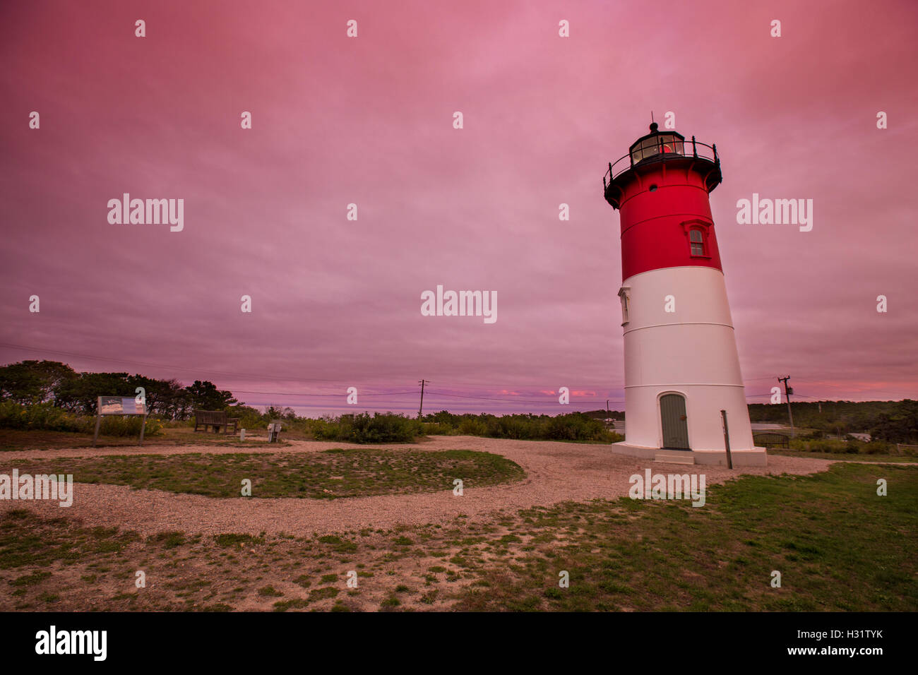 Faro Nauset purpureo tramonto a Cape Cod-Massachusetts Foto Stock
