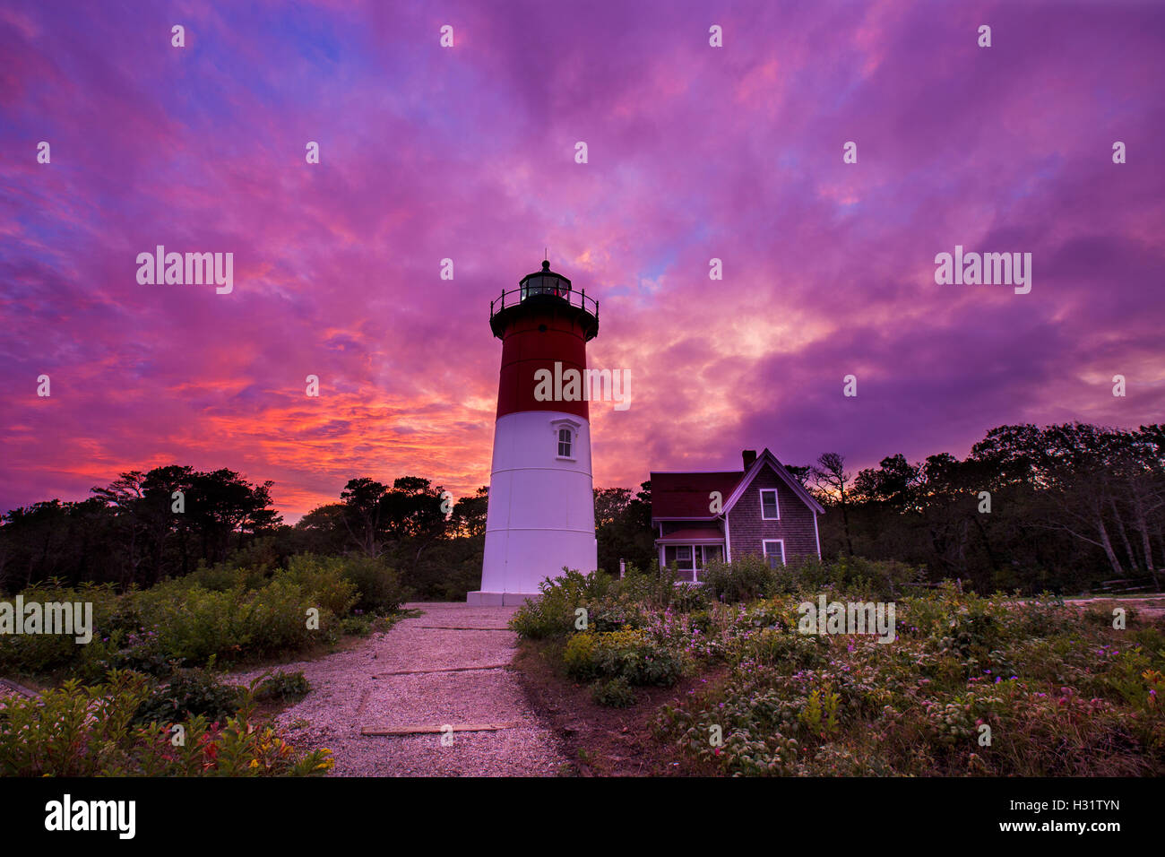 Faro Nauset purpureo tramonto a Cape Cod-Massachusetts Foto Stock