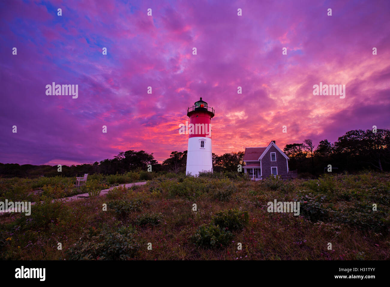 Faro Nauset purpureo tramonto a Cape Cod-Massachusetts Foto Stock
