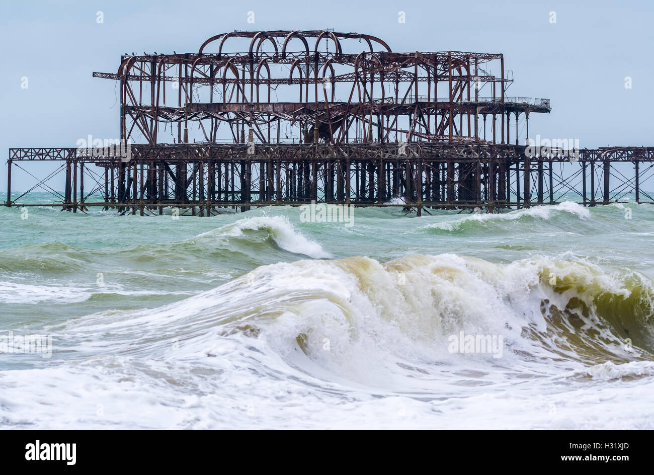 Resti del vecchio molo Ovest di Brighton, East Sussex, Inghilterra, Regno Unito. Il vecchio molo di Brighton. Foto Stock