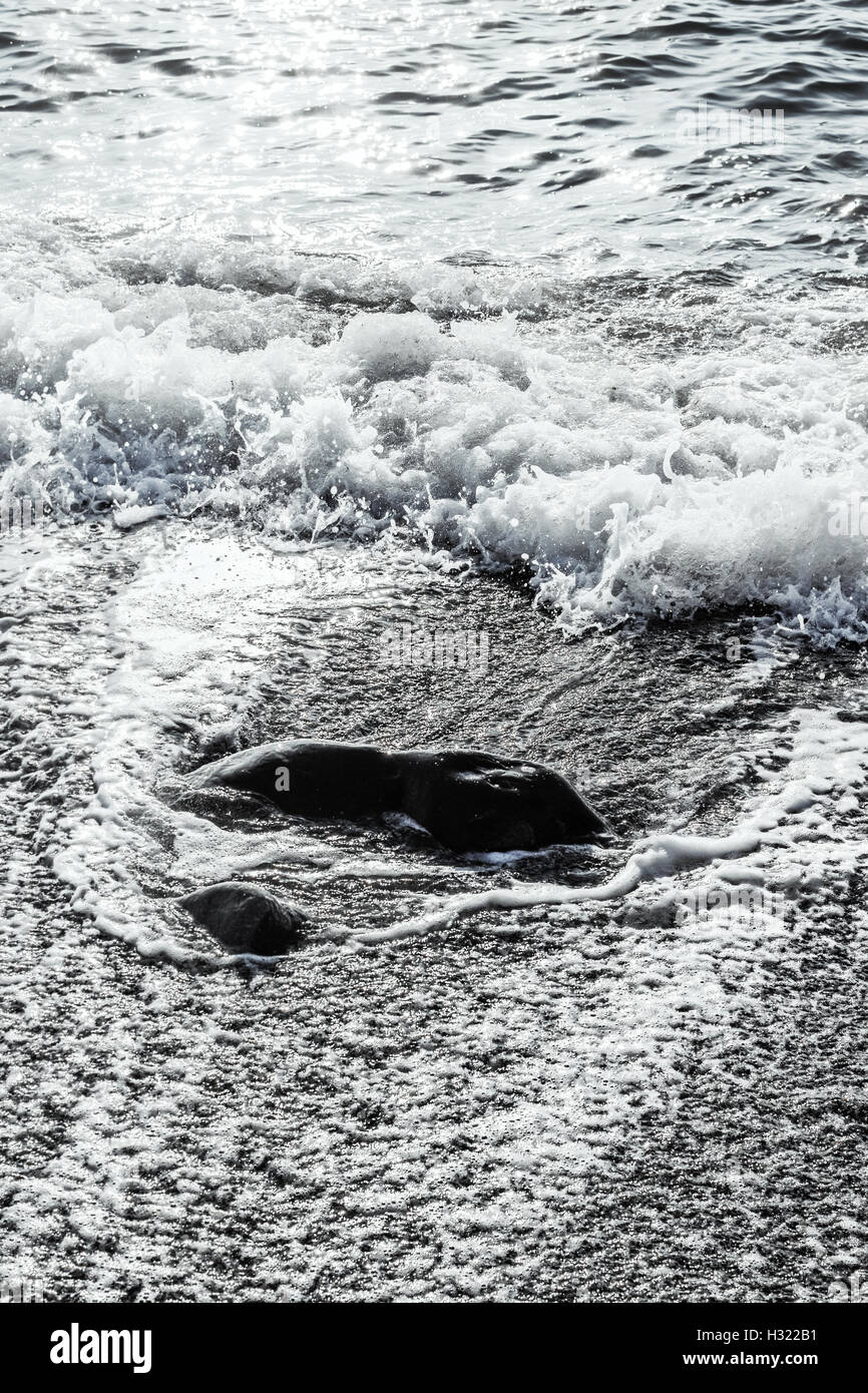 Mare in pietra di navigare a tempo soleggiato Foto Stock