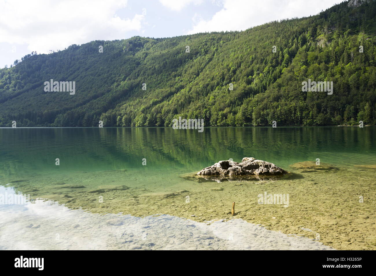 Lago di montagna Vorderer Langbathsee nel Salzkammergut, Austria superiore Foto Stock