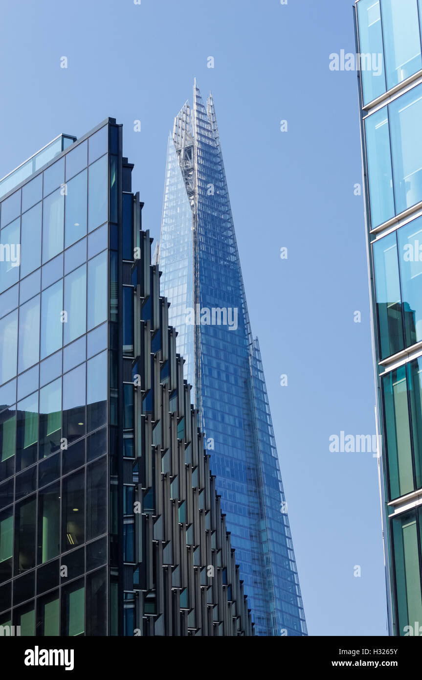 Il grattacielo Shard visto da più Londra Riverside, Londra England Regno Unito Regno Unito Foto Stock