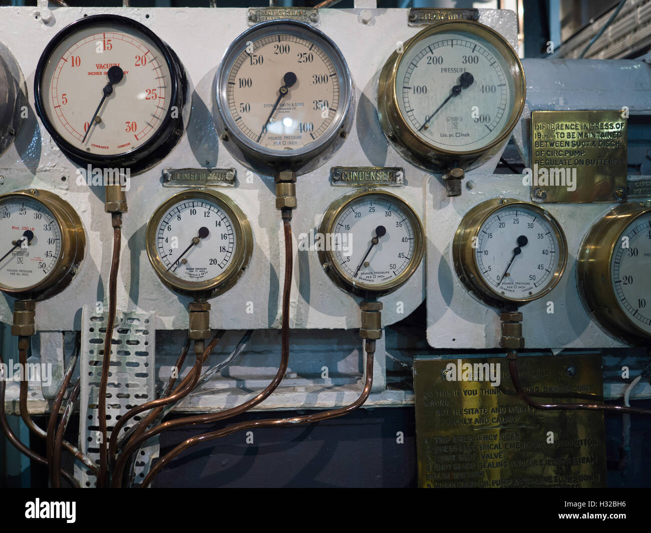 Valvole di pressione del dispositivo HMS Belfast Foto Stock