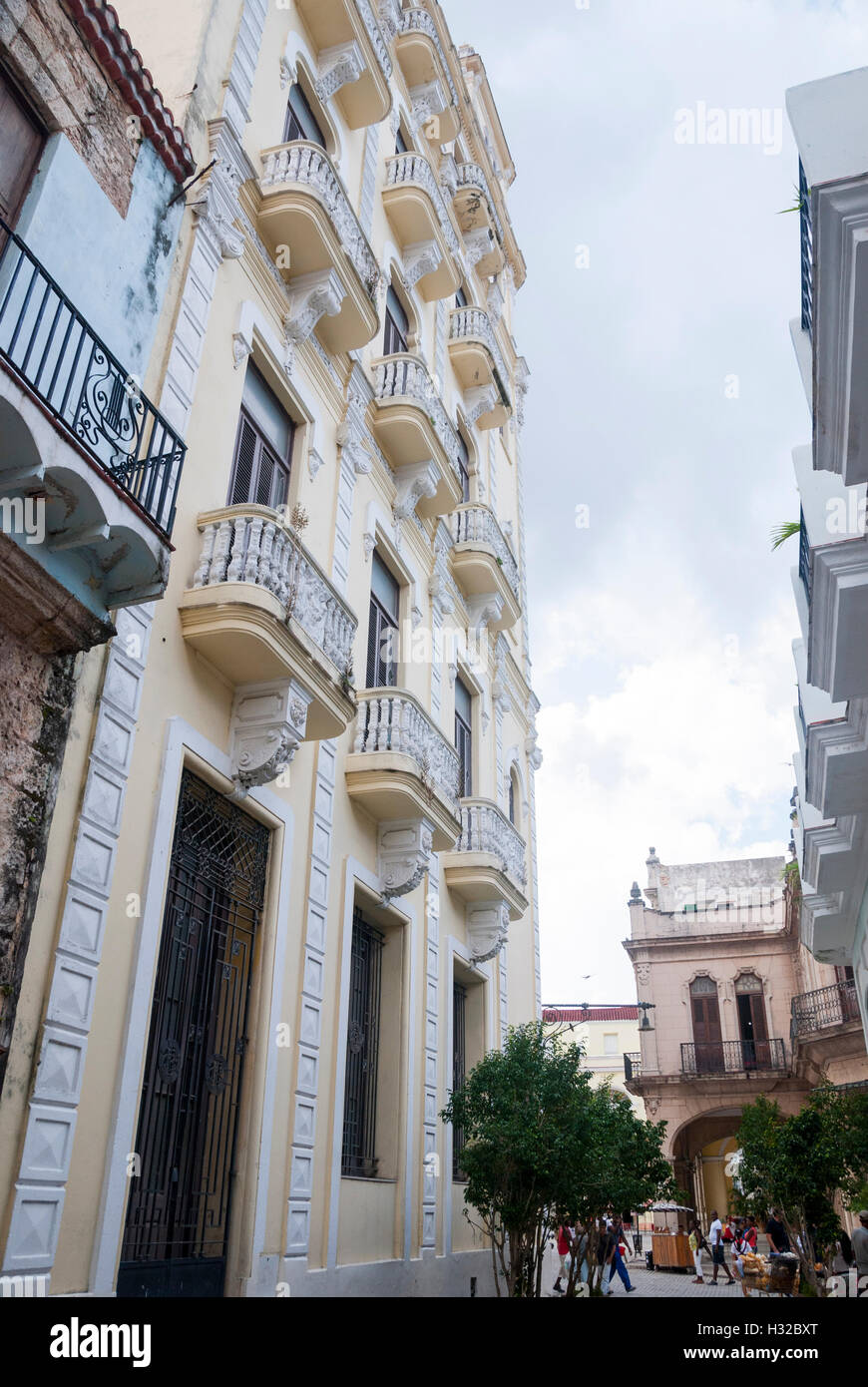 I primi anni del XX secolo Gómez Vila edificio vicino a Plaza Vieja a l'Avana vecchia è a casa per la sola Camera Obscura in America Latina Foto Stock