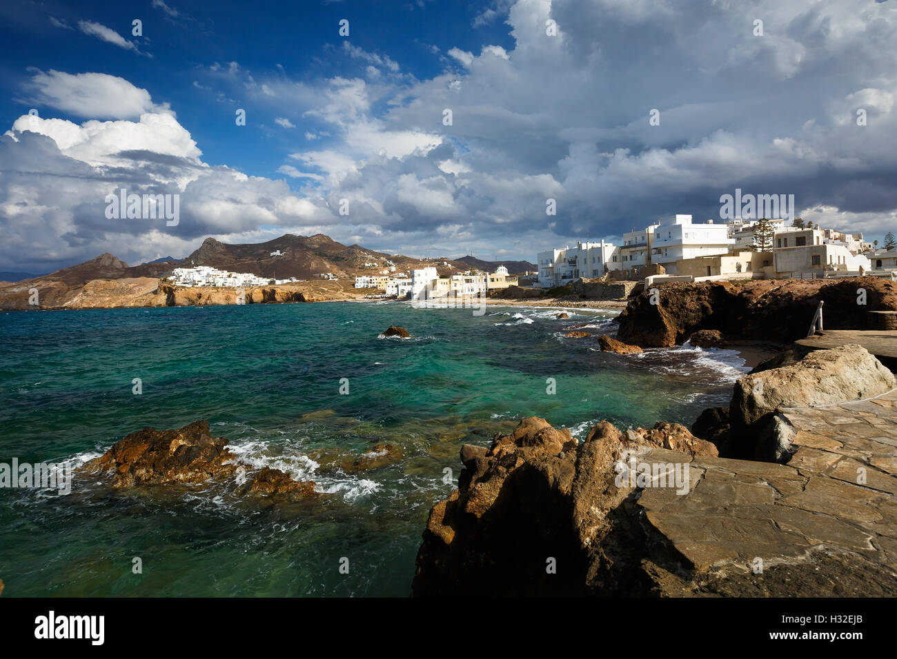 Vista della città di Naxos e una delle sue spiagge. Foto Stock