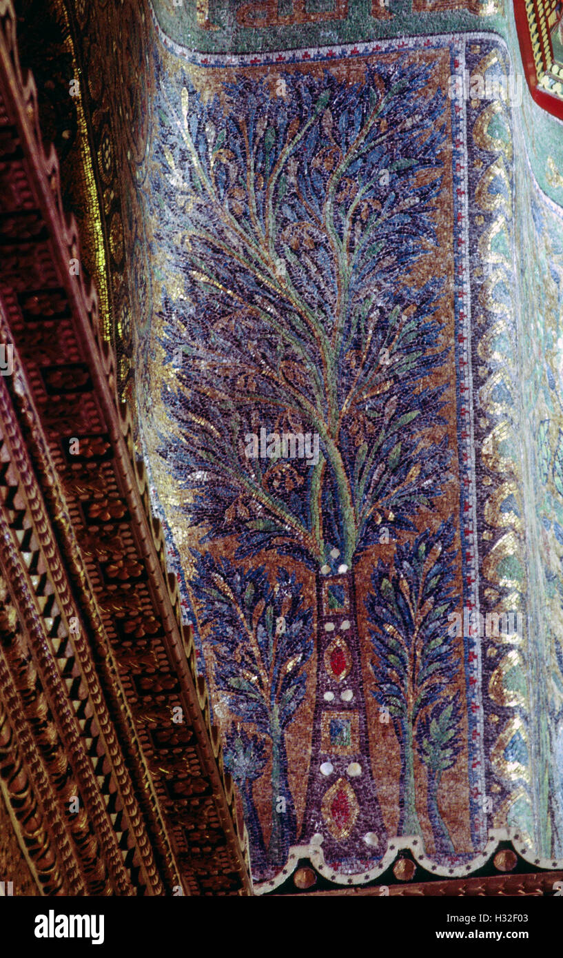 Dettaglio della decorazione a mosaico di un gioiello-albero chiodati sul porticato a pianta ottagonale, la Cupola della roccia di Gerusalemme Foto Stock