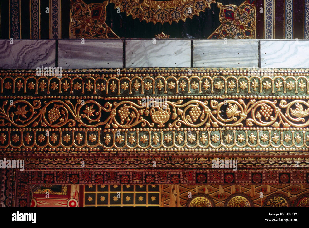 Dettaglio del tirante repousse decorazione del fascio, la Cupola della roccia di Gerusalemme Foto Stock