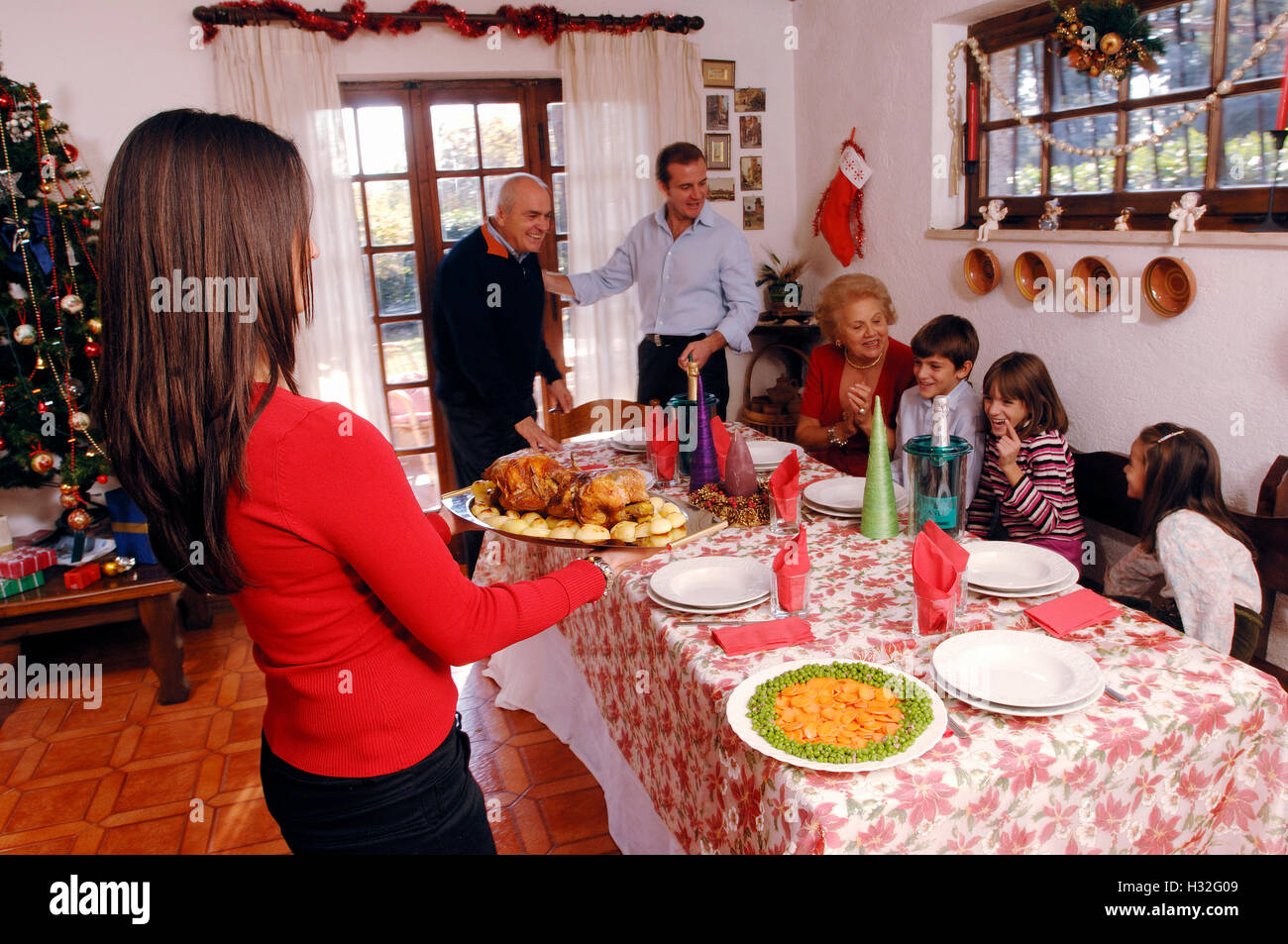 Immagini Di Natale Per Innamorati.Famiglia Riunita Per Cena Di Natale Credit C Luigi Innamorati Sintesi Alamy Stock Photo Caption Locale Foto Stock Alamy