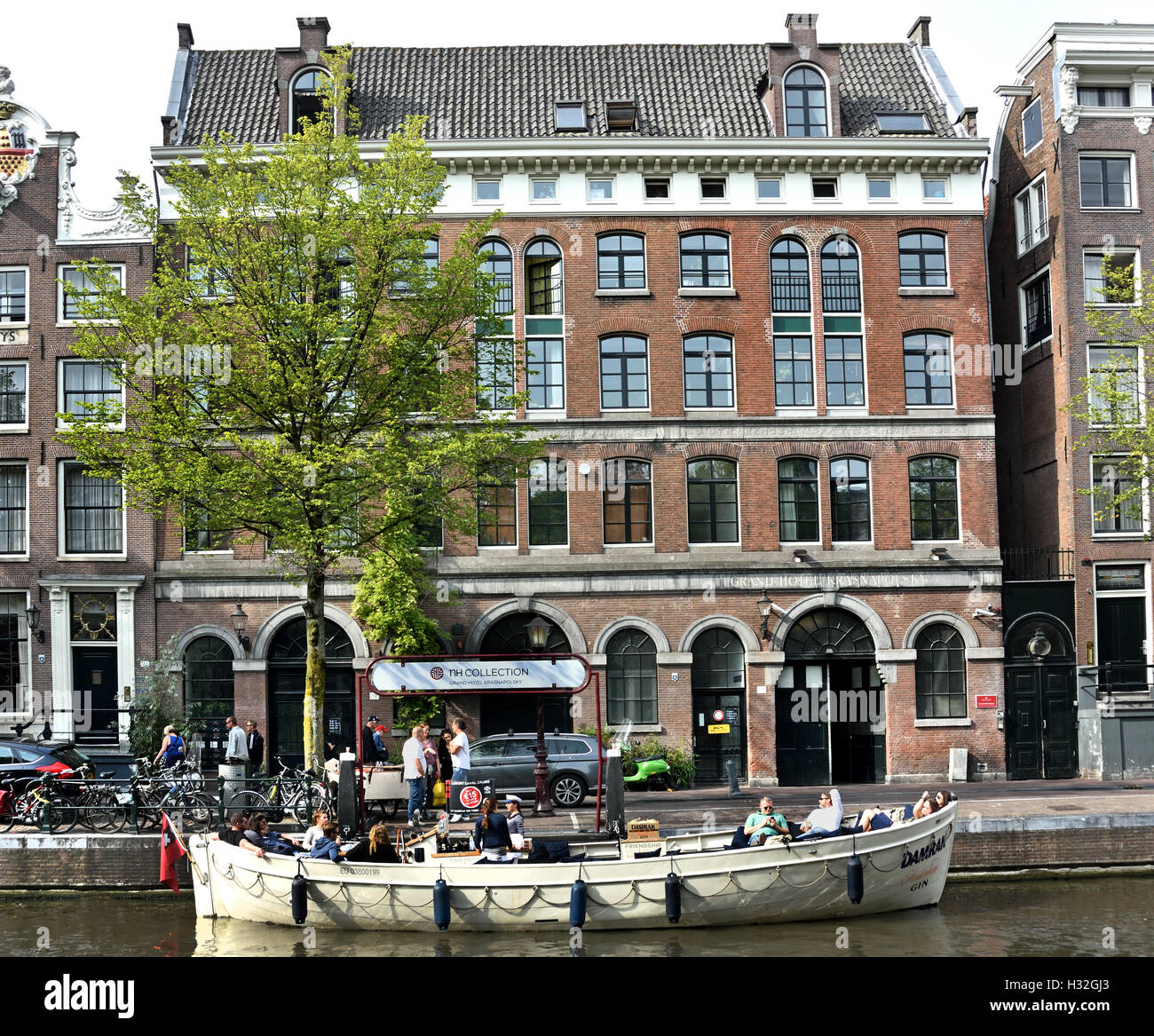 Crociere sul canale di amicizia Amsterdam Paesi Bassi ( Oudezijds Voorburgwal - quartiere a luci rosse de Wallen ) Foto Stock