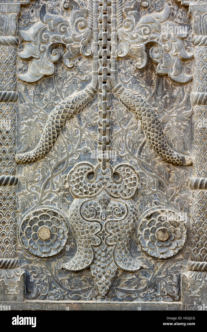 Dettaglio della scultura in pietra sulla facciata, Chota Sona moschea, gaur, Bangladesh Foto Stock