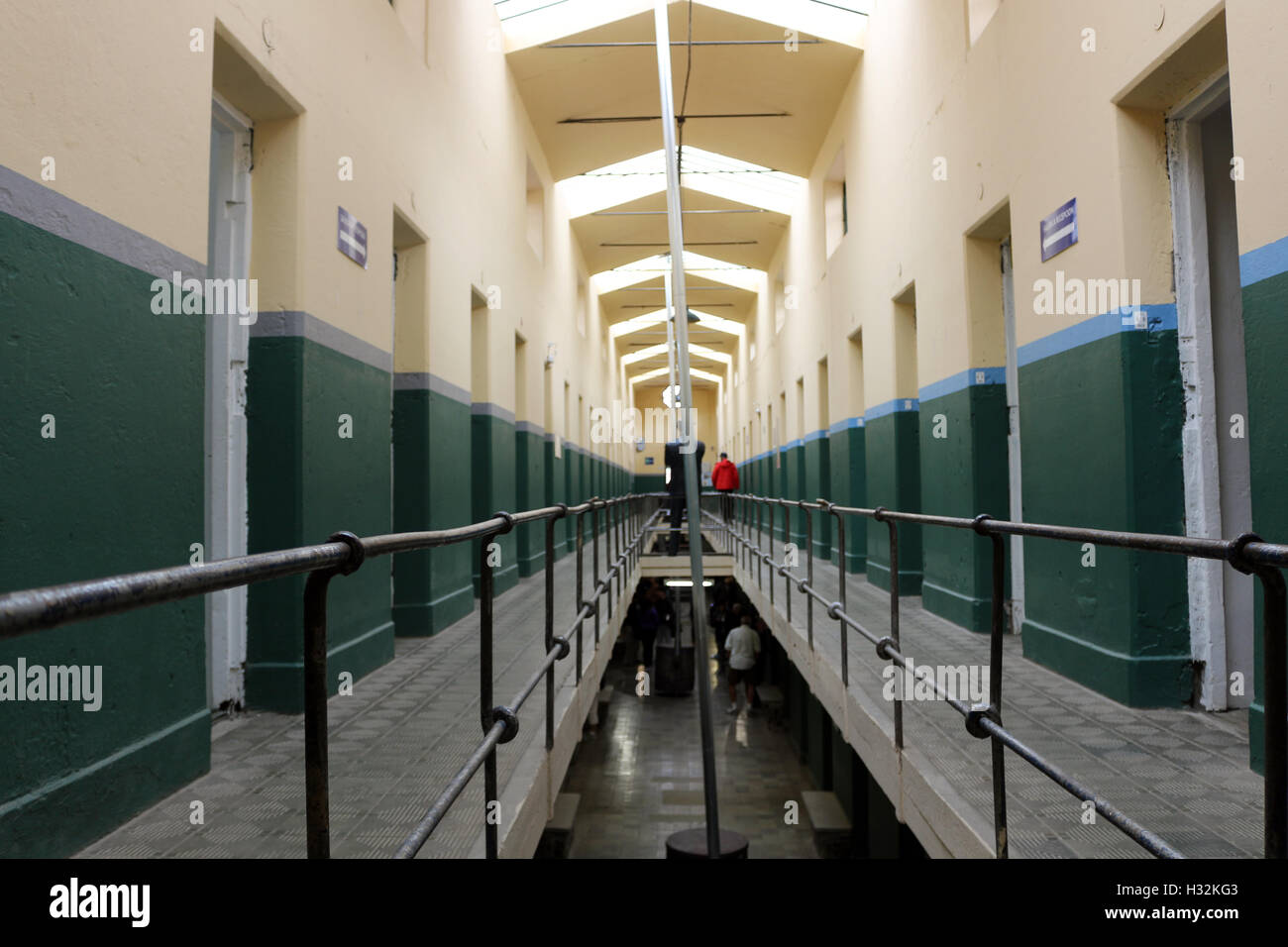All'interno dell'ex carcere di Ushuaia, vista dall'ala delle cellule, che ora fa parte del museo marittimo della base navale Foto Stock