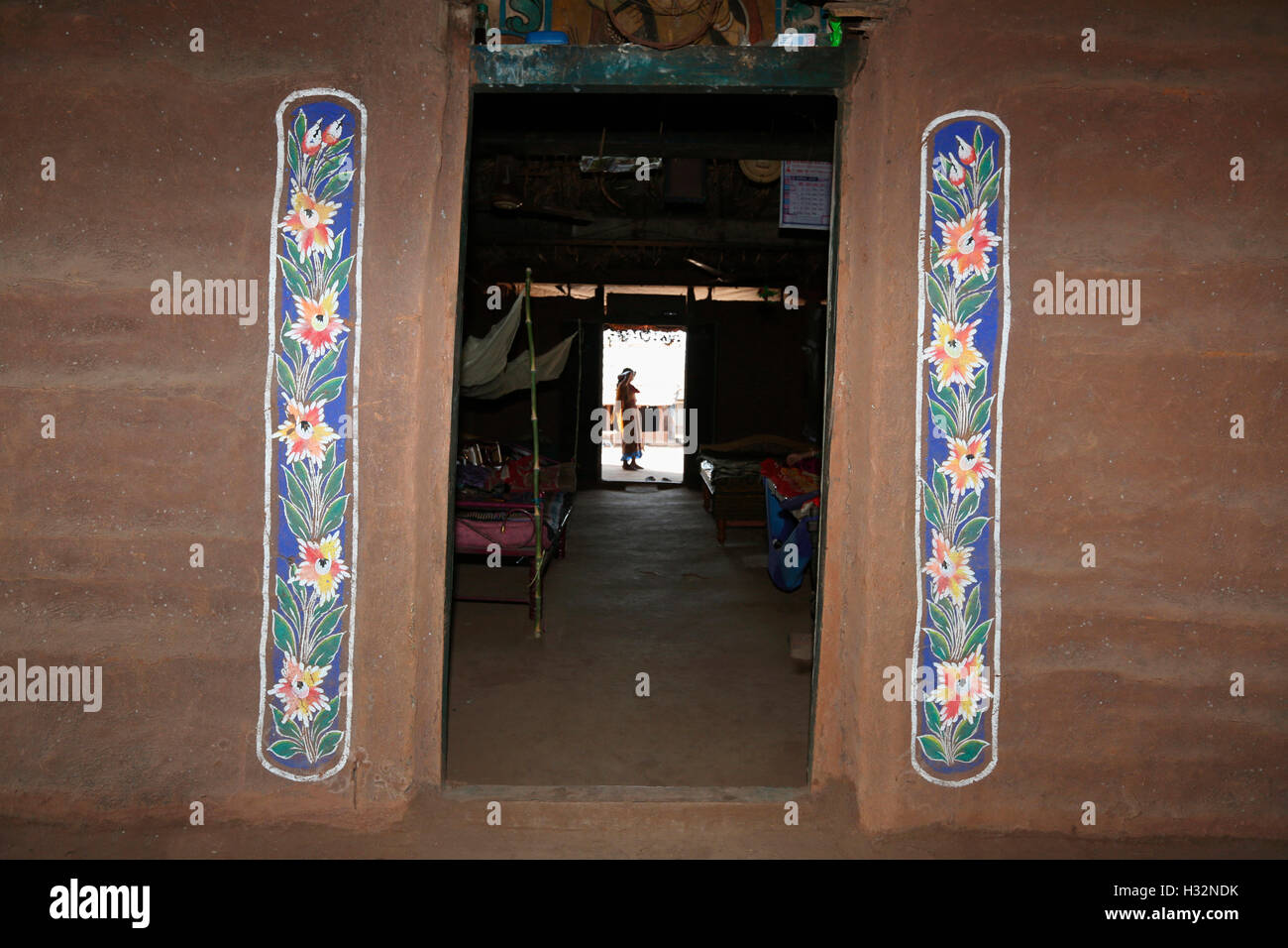 Ingresso di decorazione della casa, CHAUDHARI tribù, Bebkuva Village, Gujrat, India Foto Stock