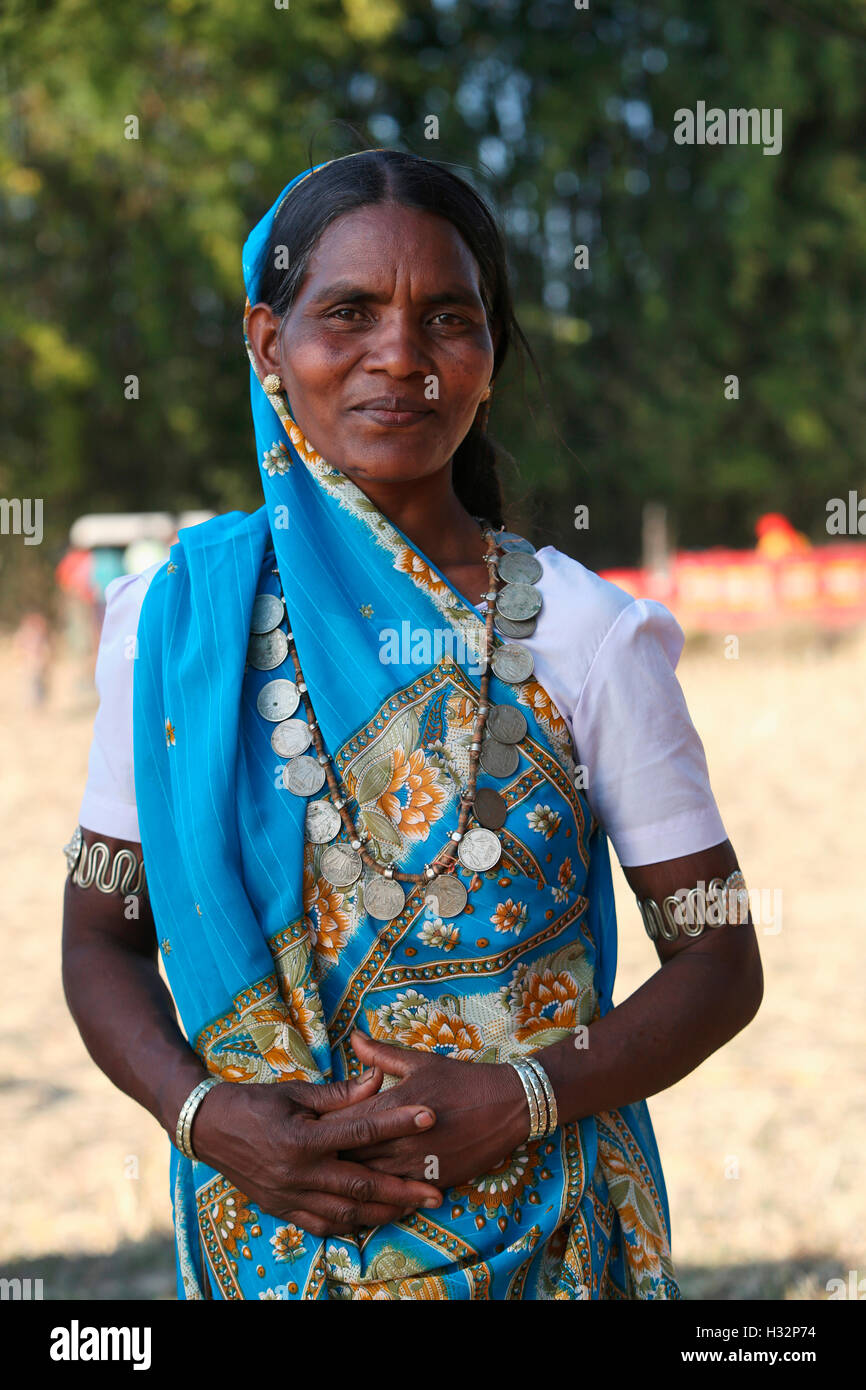 Una donna che indossa jwellery, NAGESIA tribù, Dadgaon Village, Tahasil Lundra, Distretto Sarguja, Chattisgarh, India Foto Stock