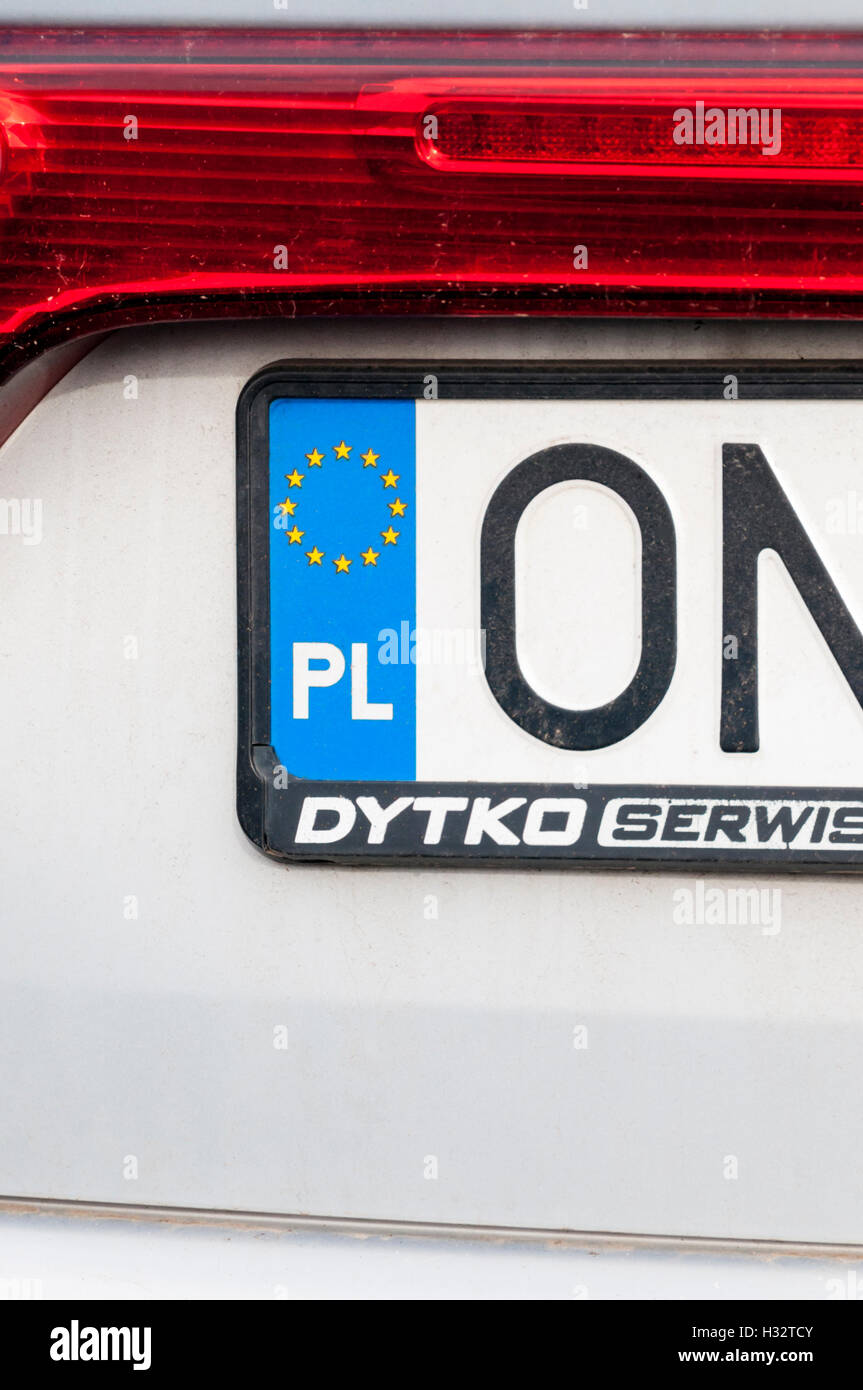Un standard UE numero di targa con il paese codice di identificazione per la Polonia. Foto Stock