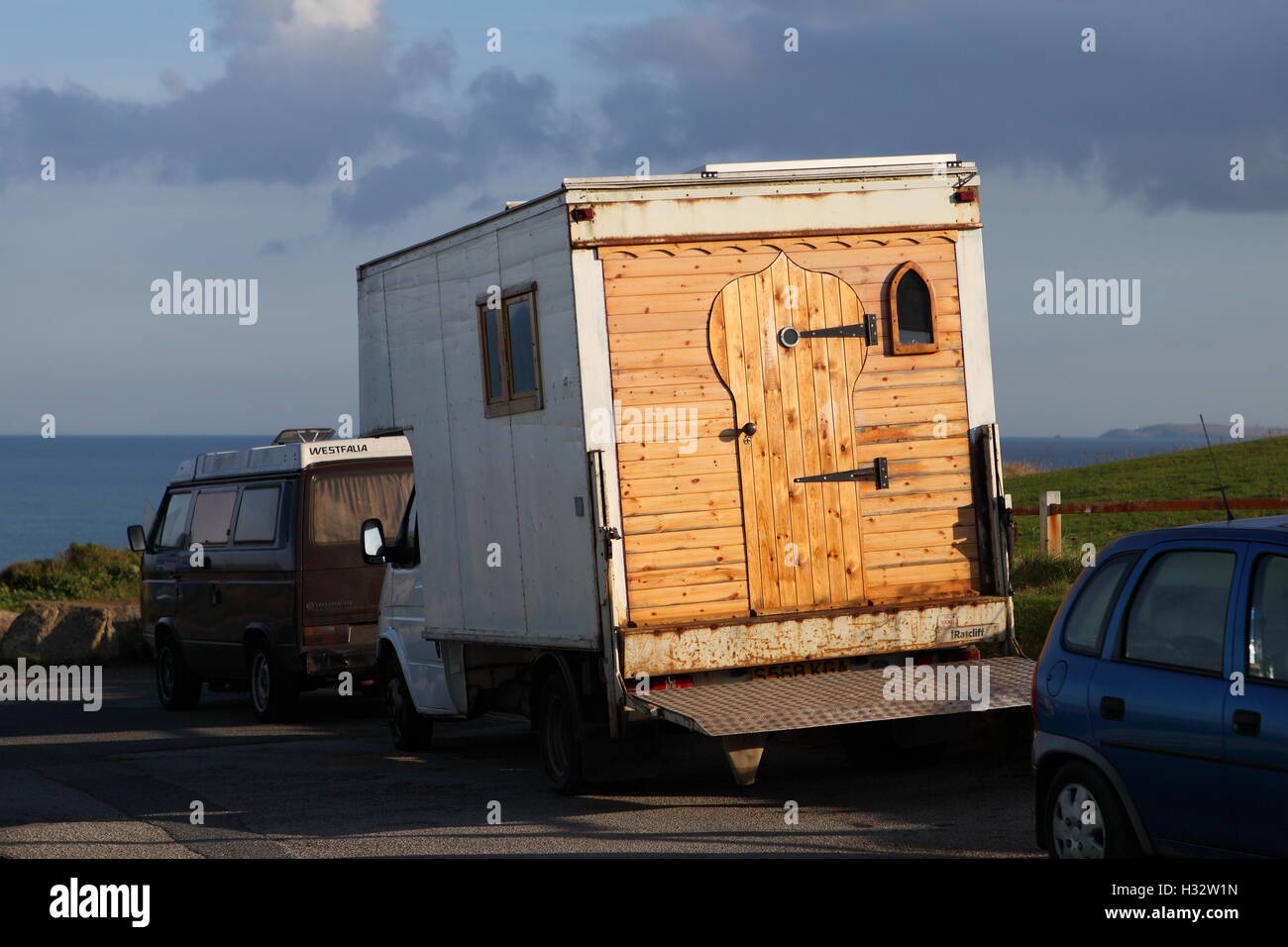 PENTIRE, Newquay, Cornwall, Regno Unito - 3 ottobre 2016: Un gypsy caravan parcheggiato su pentire a Newquay. Foto Stock