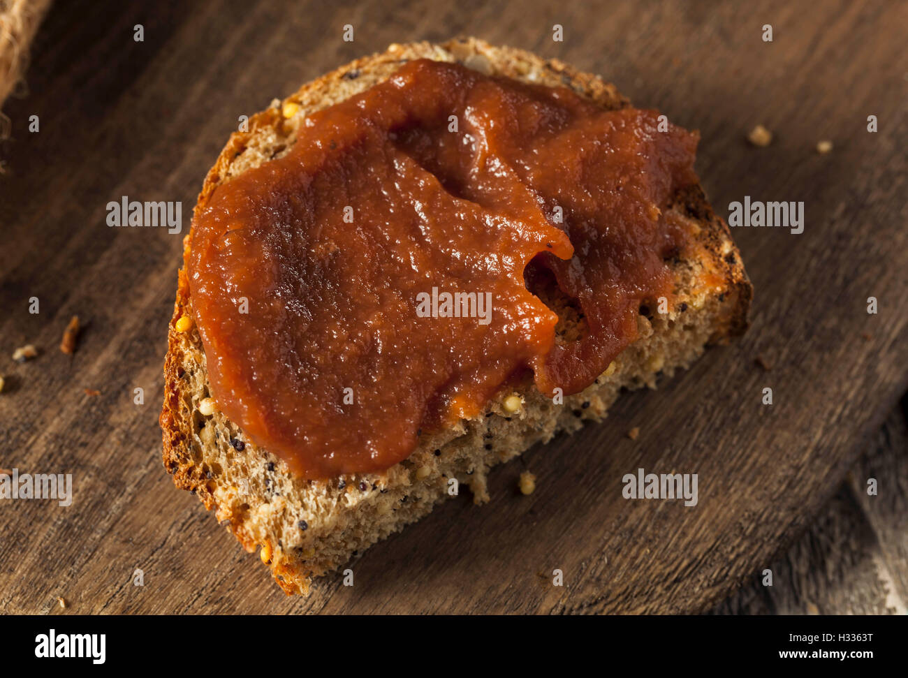 Dolci fatti in casa il burro di mele con cannella e noce moscata Foto Stock