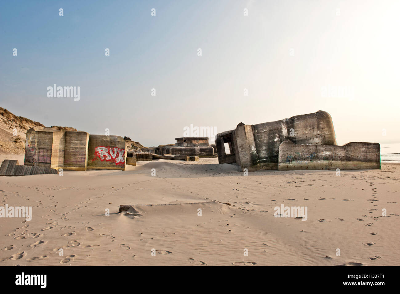 Bunker tedesco dalla seconda guerra mondiale, Atlantic Wall, sulla spiaggia di Loekken, Nord dello Jutland, Danimarca Foto Stock