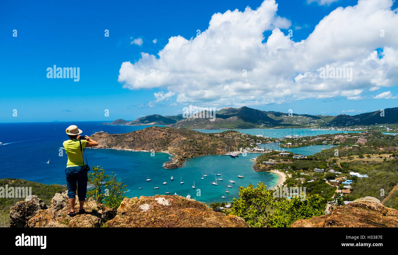 Vista da Shirley Heights a English Harbour e Baia Sopravento, Antigua, West Indies, Antigua Antigua e Barbuda Foto Stock