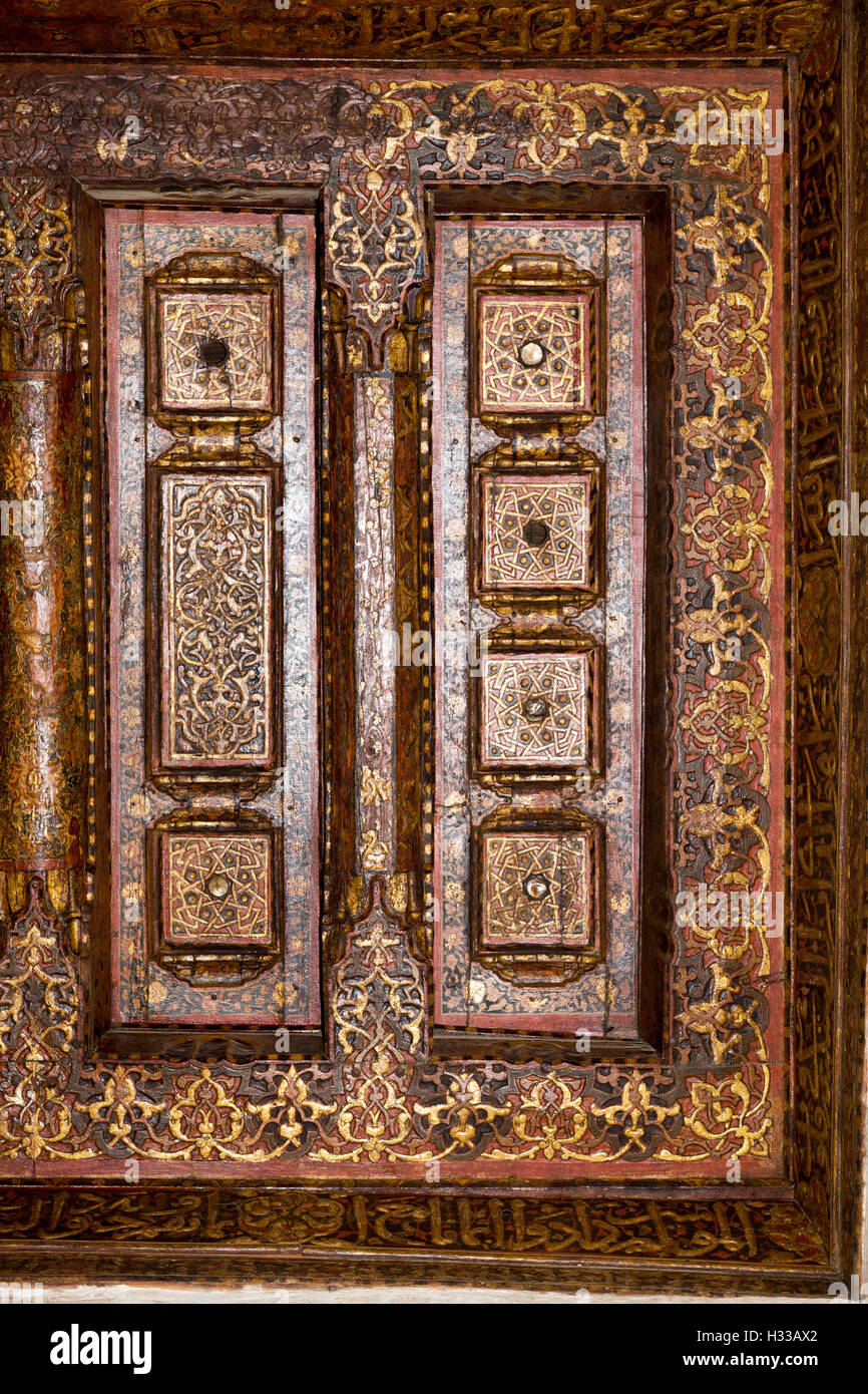 Particolare del soffitto dipinto, Madrasa di Umm Al Sultan Sha'divieto, Il Cairo Foto Stock