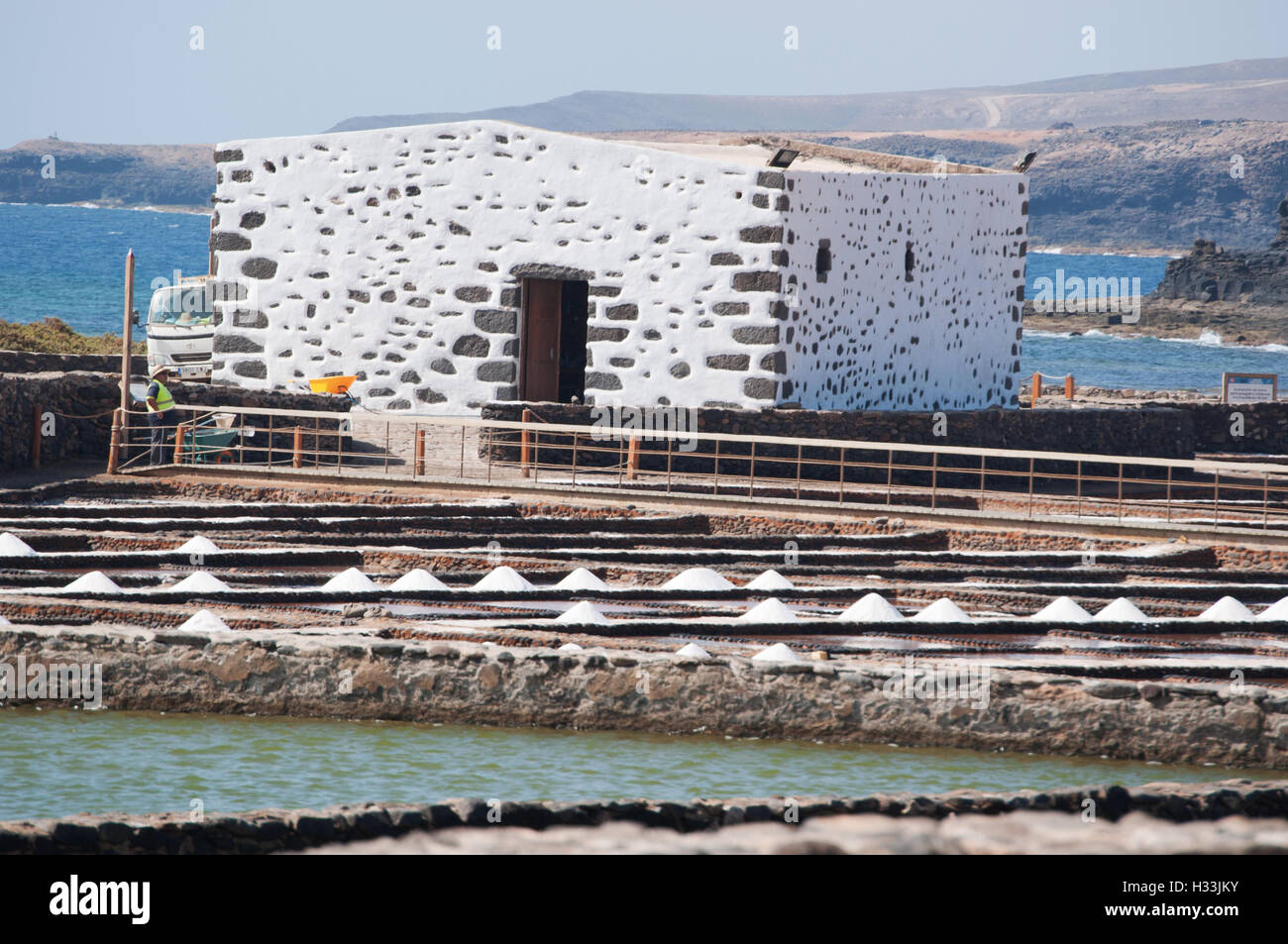 Fuerteventura Isole Canarie, Nord Africa, Spagna: le saline a Salinas del Carmen, il solo salinas che rimangono nel funzionamento dell'isola Foto Stock