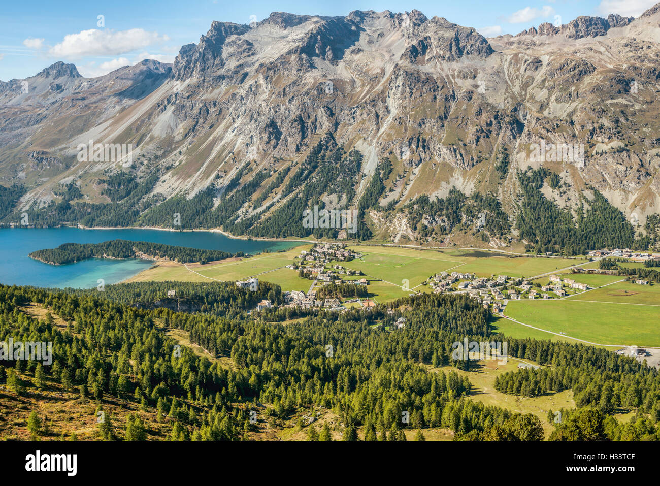 Veduta aerea verso Sils e Silsersee, Val d'Engadina, Svizzera Foto Stock