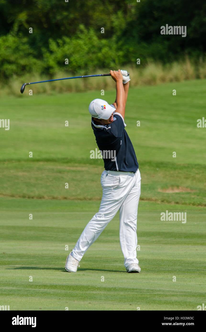 CHONBURI - 13 dicembre : Byeonghun un della Corea del Sud il giocatore in Thailandia golf Championship 2015 all amata Spring Country Club su D Foto Stock