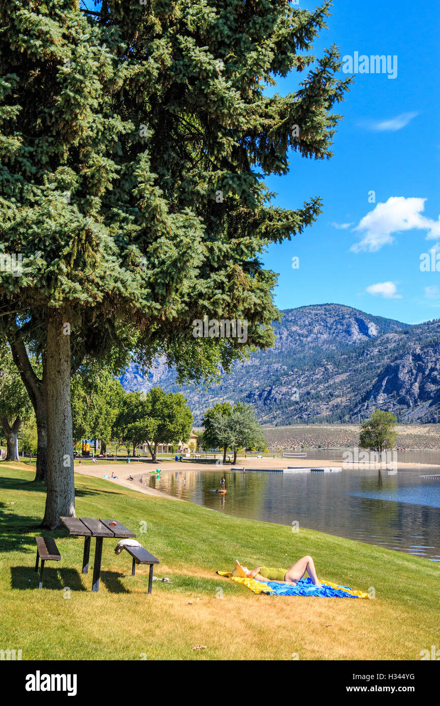 Resort di filigrana, sulle rive del lago Osoyoos in Osoyoos, BC, Canada. I visitatori di nuotare, kayak, paddleboard, del SUP e del relax. Foto Stock