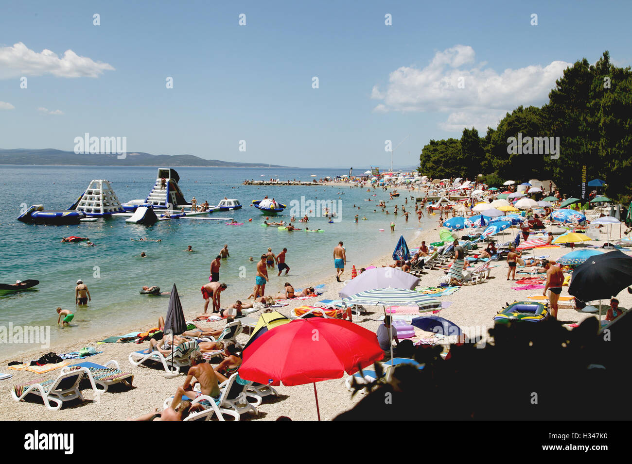 Makarska Croazia uno dei resort sul mare città per turisti prendere il sole Foto Stock