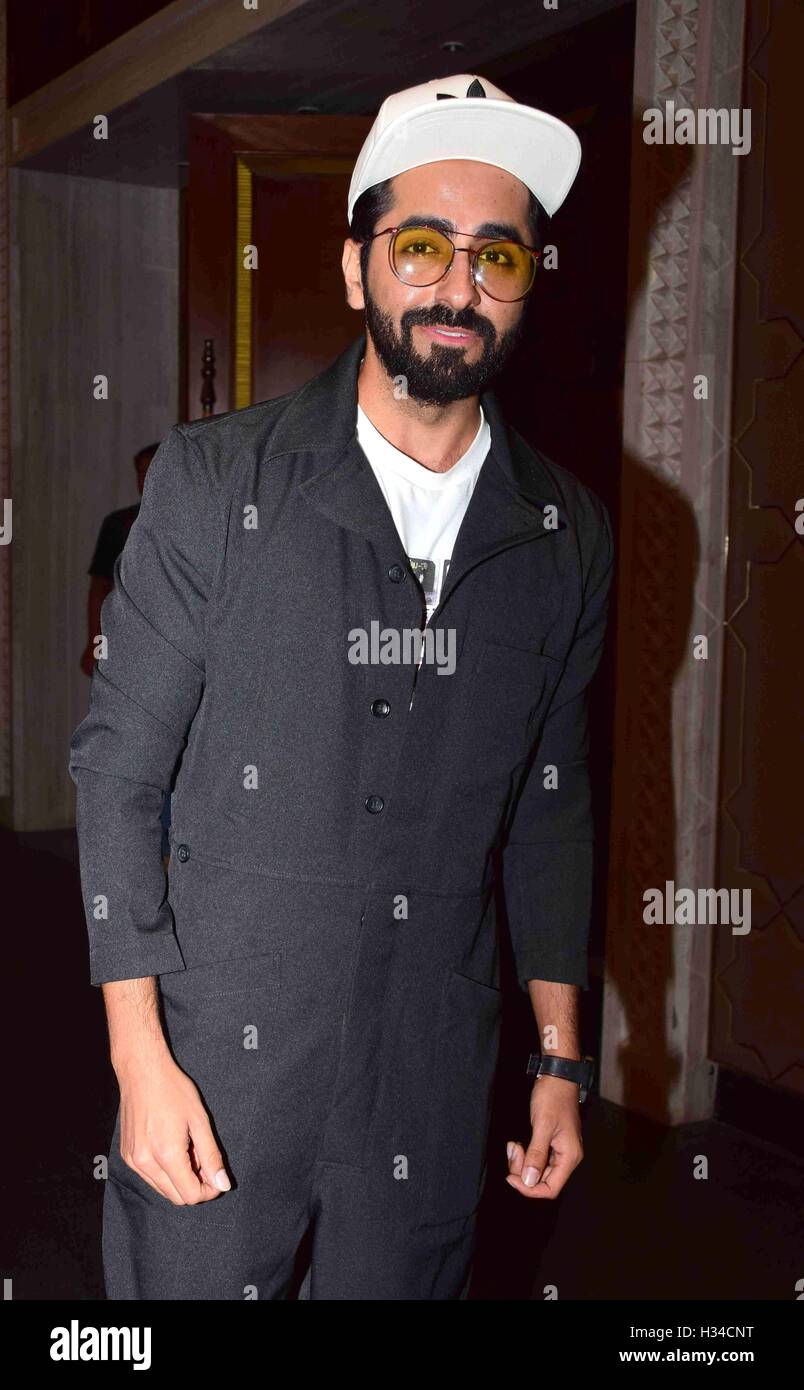 Ayushmann Khurrana , attore star del film indiano Bollywood hindi alla terza sfilata di moda di Universal Sportsbiz Pvt Ltd , USPL , Mumbai , India , Asia Foto Stock