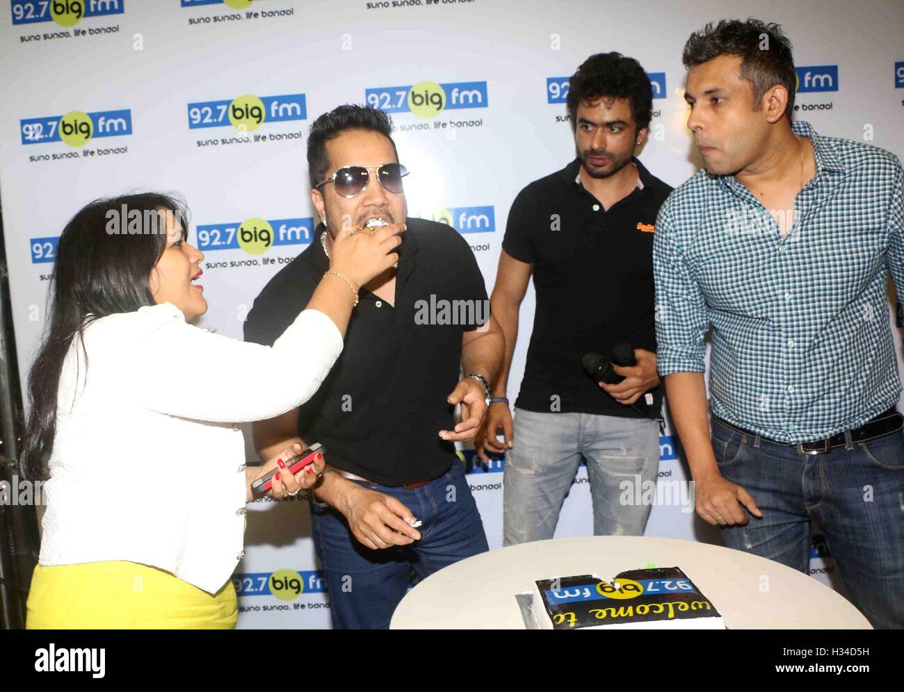 Bollywood cantante Mika Singh durante un incontro e saluto sessione al 92,7 BIG FM per il suo nuovo singolo rilasciato Chhori Mumbai Foto Stock