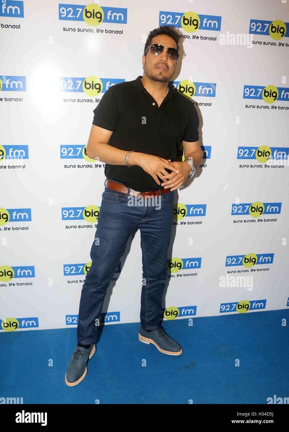 Bollywood cantante Mika Singh durante un incontro e saluto sessione al 92,7 BIG FM per il suo nuovo singolo rilasciato Chhori Mumbai Foto Stock