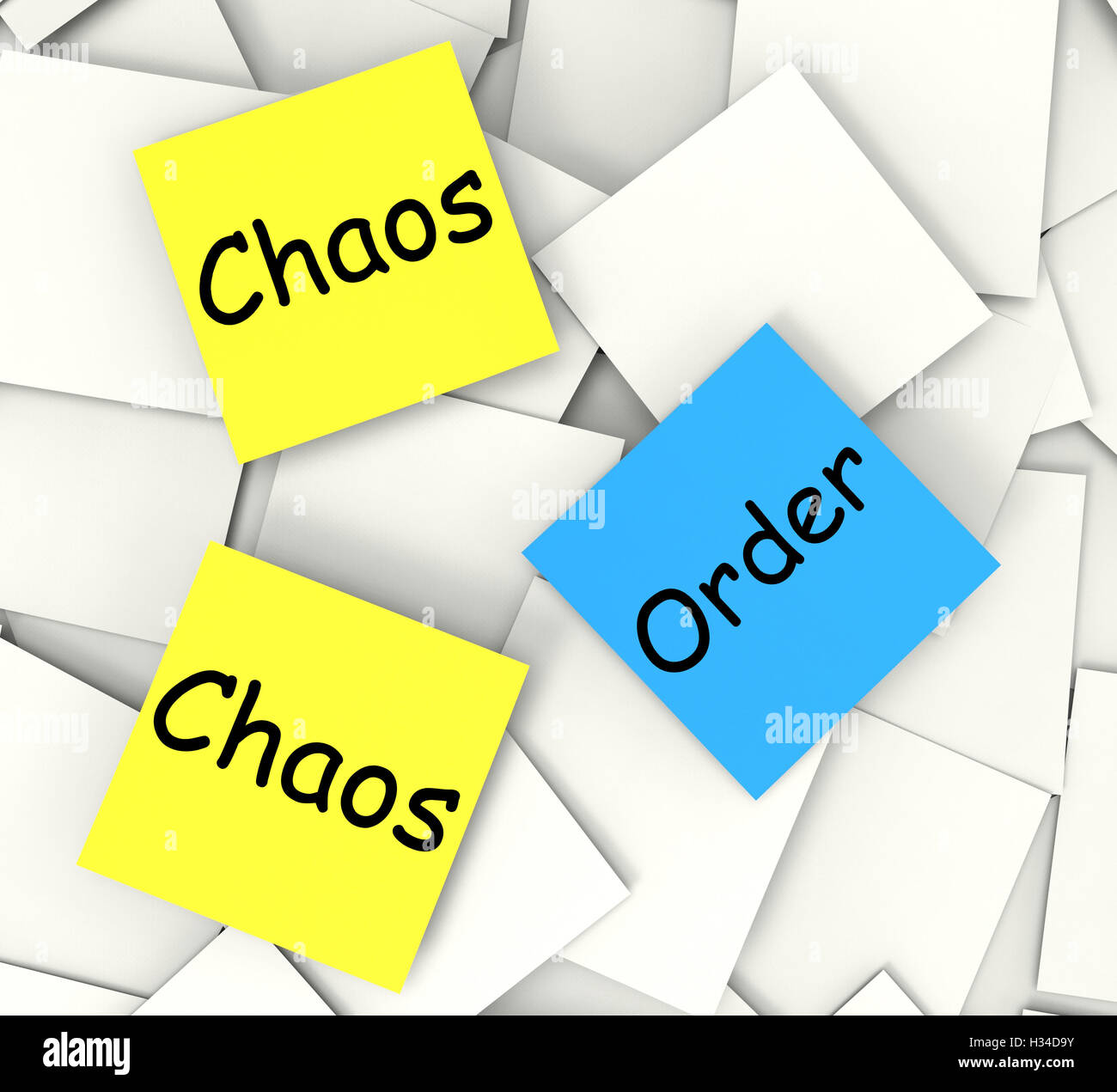 Ordine del caos Post-It note dimostrano disorganizzato o ordinato Foto Stock