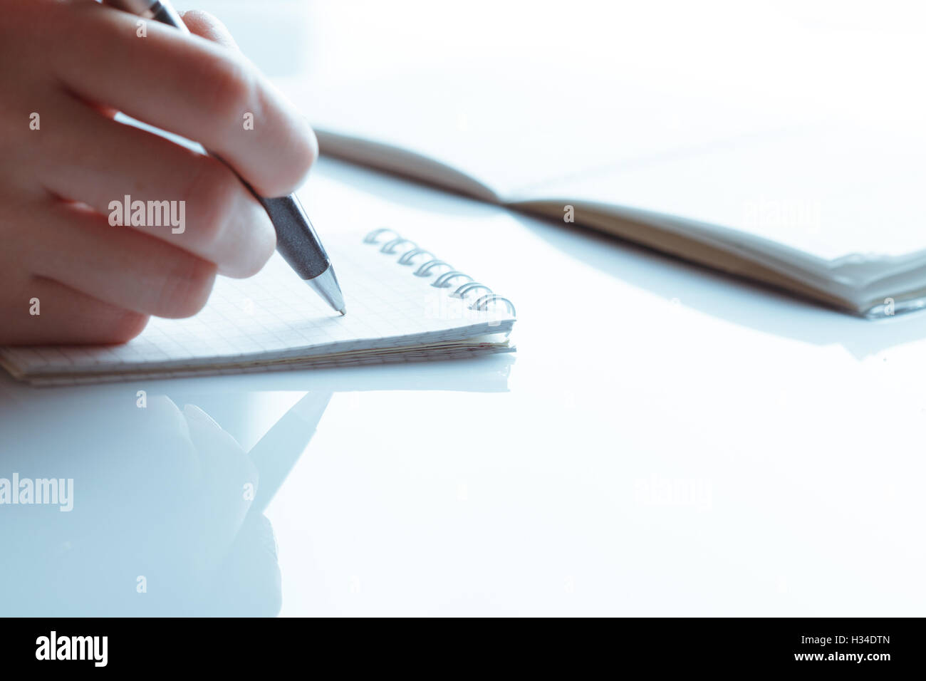Femmina lato business con penna Foto Stock