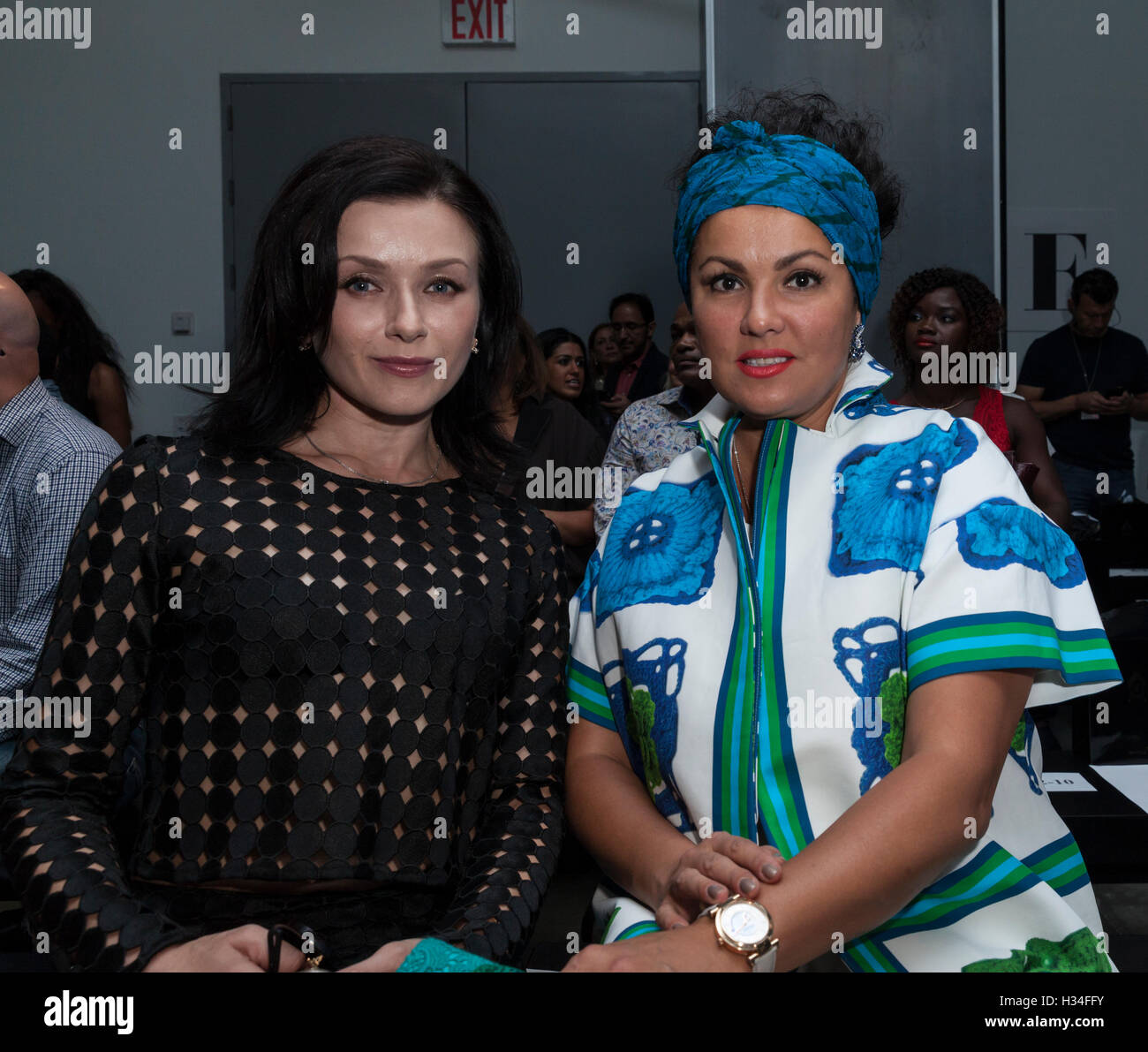 New York, NY, Stati Uniti d'America - 10 Settembre 2016: Irina Dvorovenko & Anna Netrebko assiste la pista per la raccolta da Zang Toi durante la settimana della moda di New York la primavera/estate 2017 al Molo 59 Foto Stock
