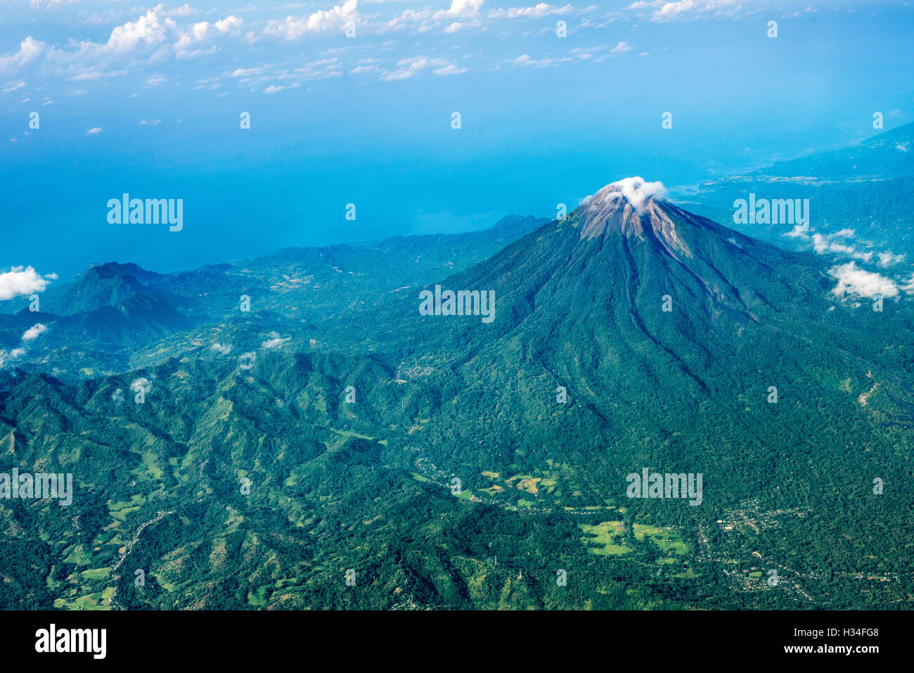 Vista aerea del monte Vulcano Ebulobo in sull isola di Flores, Indonesia. Foto Stock