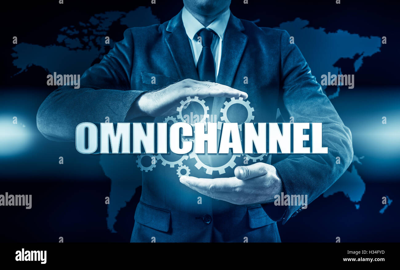 Il concetto di Omnichannel tra dispositivi per migliorare le prestazioni dell'azienda. Soluzioni innovative per il business Foto Stock