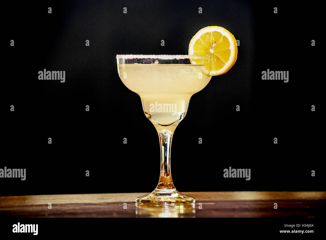 Un Margarita cocktail drink con una fettina di limone Foto Stock