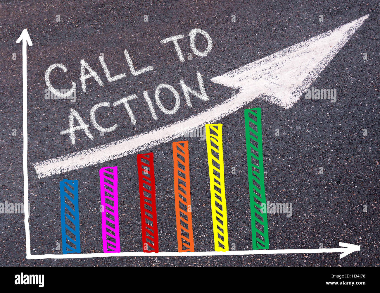 Chiamata all azione scritta con gesso su asfalto su grafico colorato e freccia ascendente, business marketing e il concetto di creatività Foto Stock