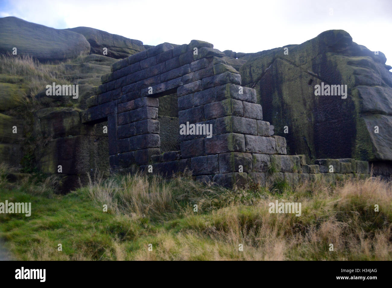 Bramley's Cot un tiro in disuso capanna sulla pietra Colomba Moss nel Parco Nazionale di Peak District, Greater Manchester, Inghilterra England Regno Unito. Foto Stock