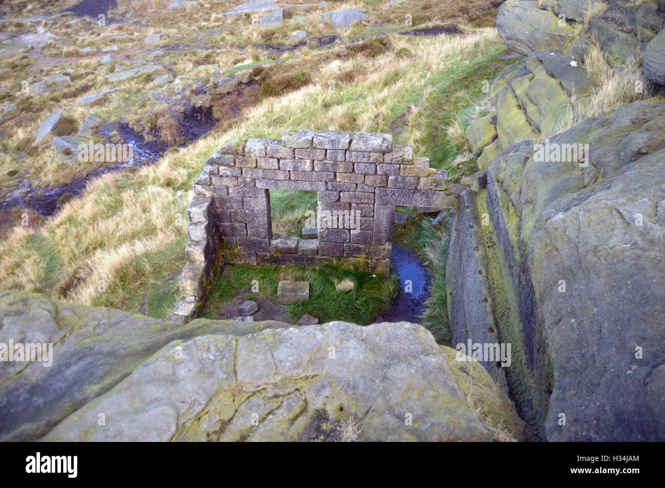 Bramley's Cot un tiro in disuso capanna sulla pietra Colomba Moss nel Parco Nazionale di Peak District, Greater Manchester, Inghilterra England Regno Unito. Foto Stock