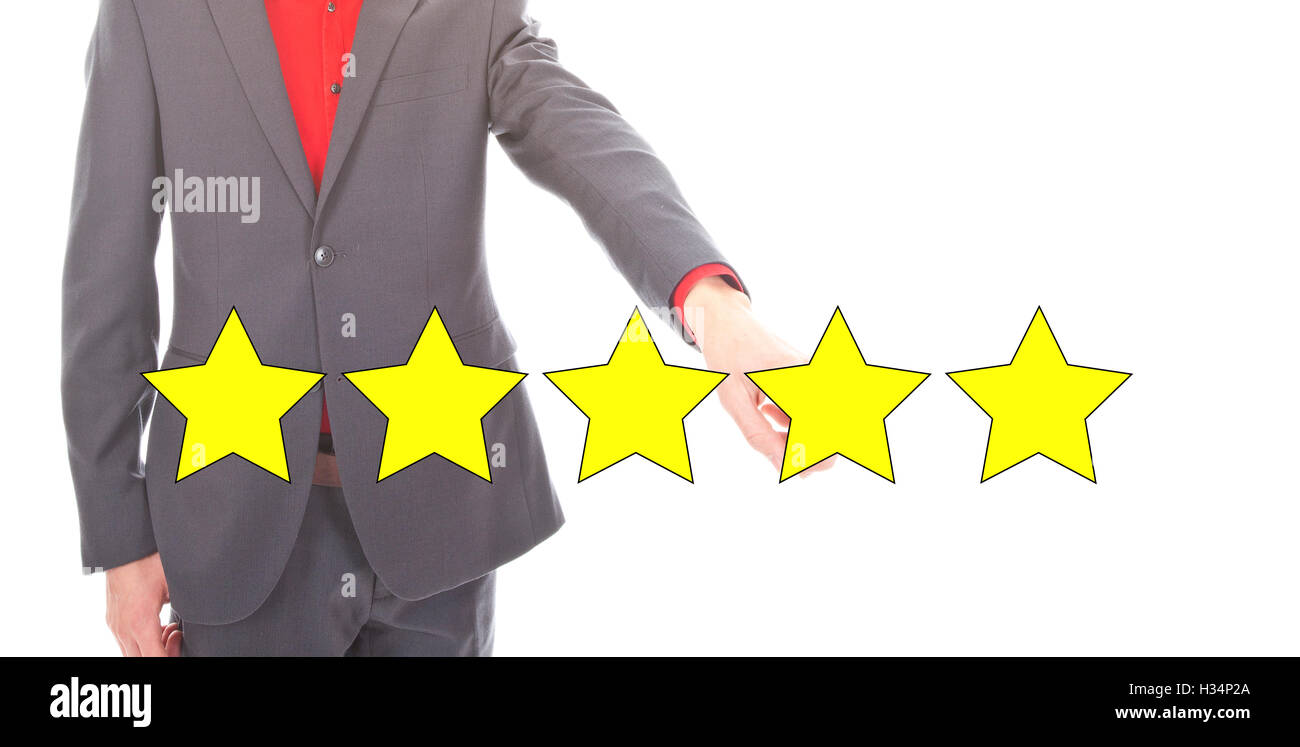 Giovane imprenditore con 5 giallo classifica stelle isolati su sfondo bianco Foto Stock