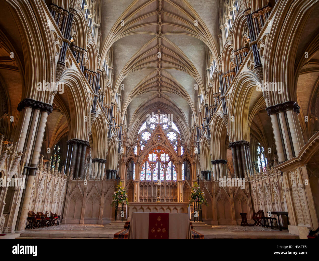 Santuario, altare maggiore e reredos, Cattedrale di Lincoln, Lincolnshire Foto Stock