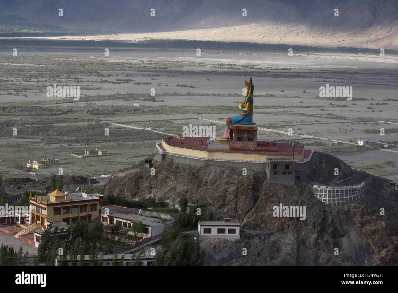 Maitreya Buddha dal monastero diskit, nubra valle del Ladakh, Jammu e Kashmir India Foto Stock