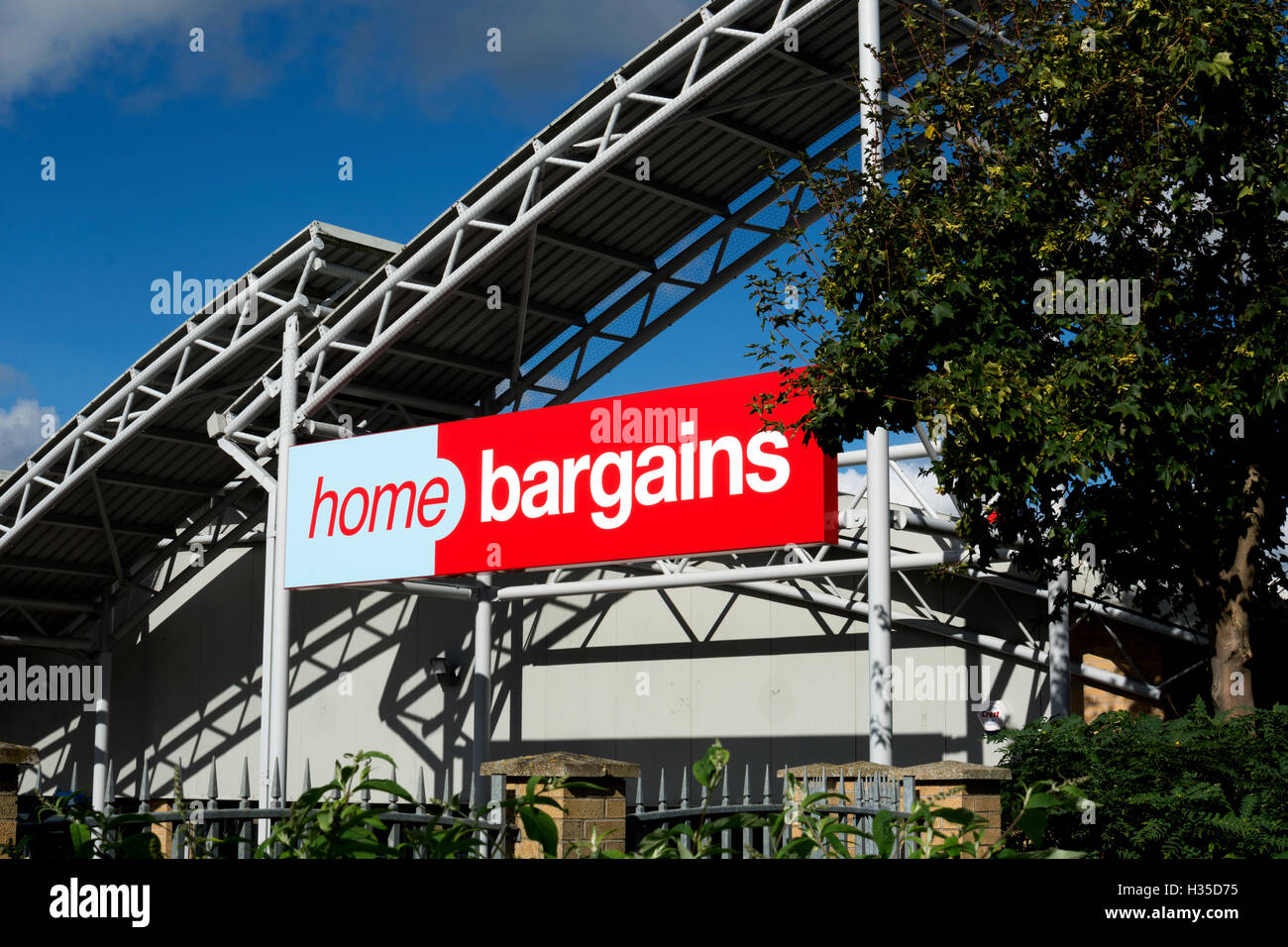 Home occasioni store, Rugby, Warwickshire, Inghilterra, Regno Unito Foto Stock